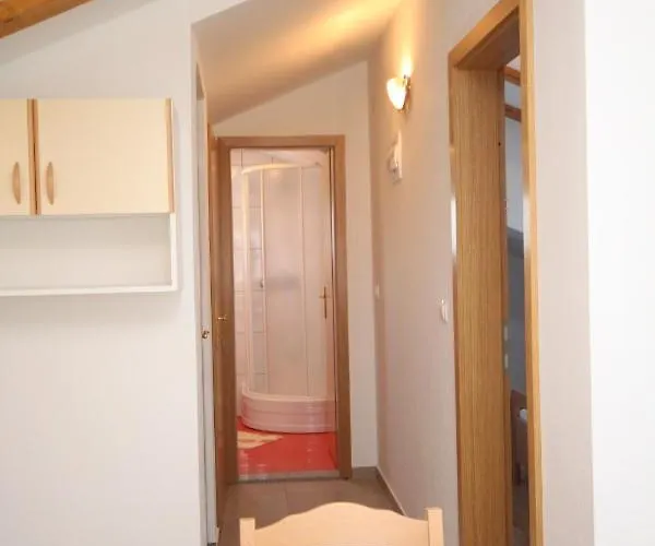 Apartman With Parking Spaces Ljubac, Zadar - 6244 Ljubac (Zadar)